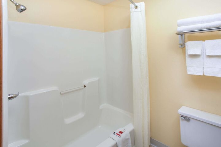 Room 11 of 25