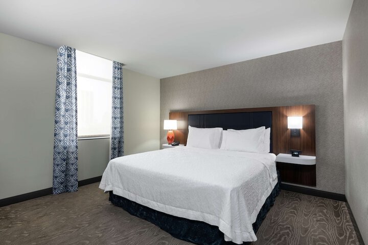 Hampton Inn & Suites Fort Wayne Downtown
