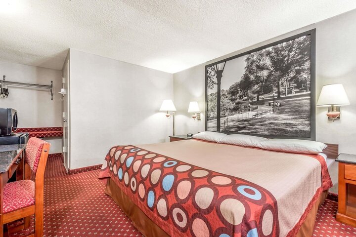 Room 12 of 16