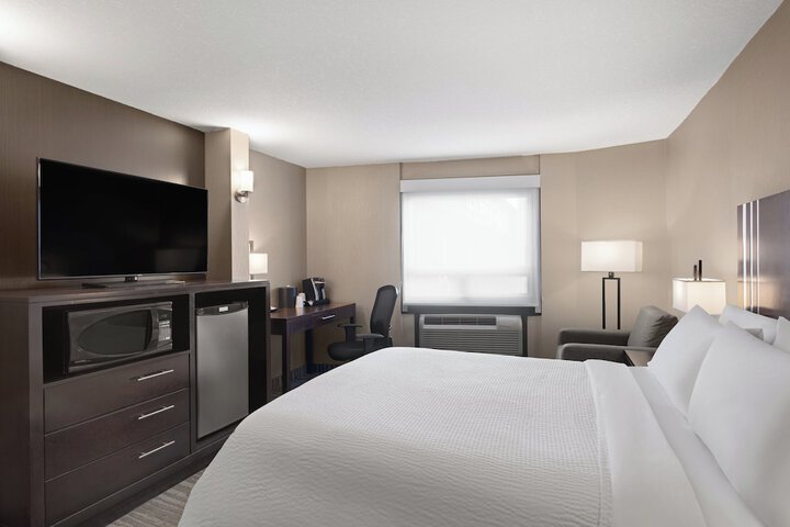 Room 30 of 42