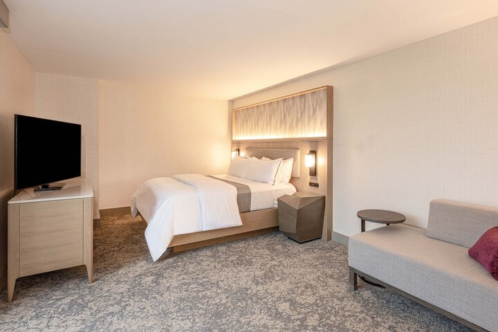 Room 48 of 80