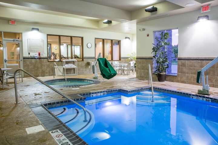 Holiday Inn Bloomington-Airport by IHG