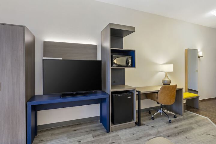 Room 26 of 39