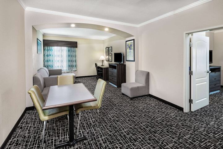 La Quinta Inn & Suites by Wyndham Garland Harbor Point