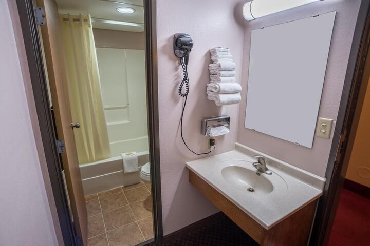 Room 16 of 39