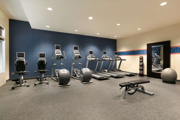 Hampton Inn New York - LaGuardia Airport
