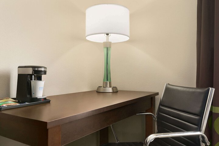 Super 8 by Wyndham Ajax / Toronto On