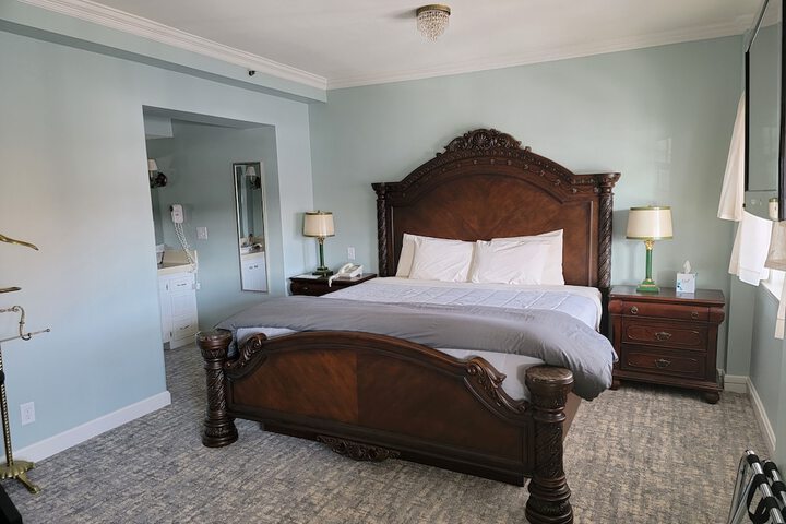Lowell Inn