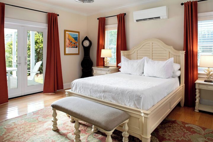 Room 40 of 136