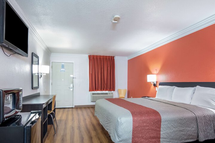 Motel 6 Marshall TX