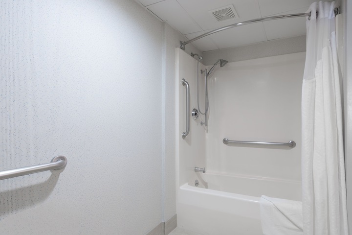 Room 16 of 28
