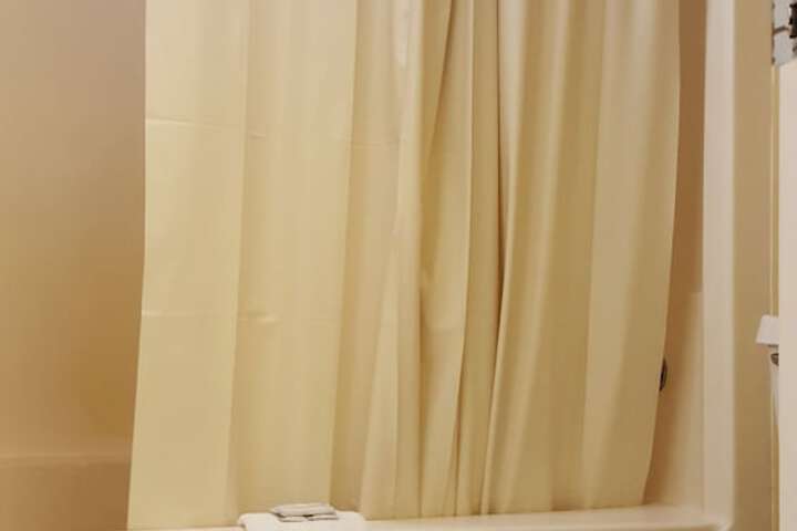 Room 25 of 27