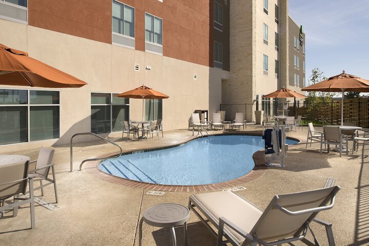 Pool 6 of 29