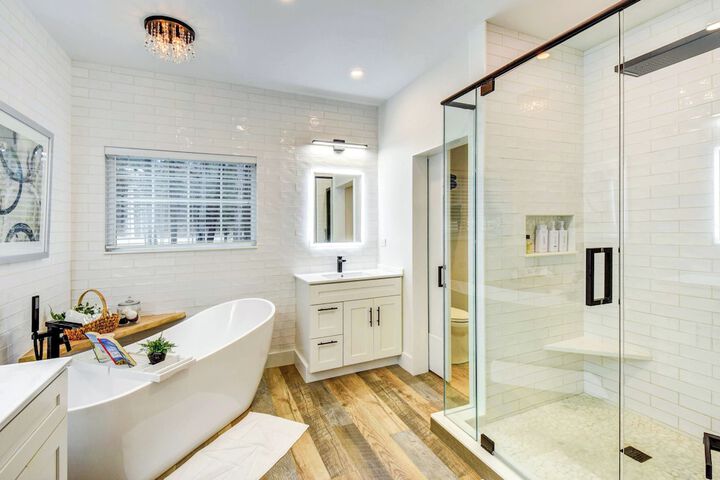 Modern Condo + Golf Course View Near Hiking!