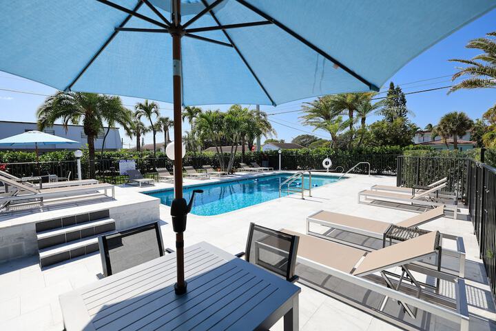 Sundeck 84 of 89