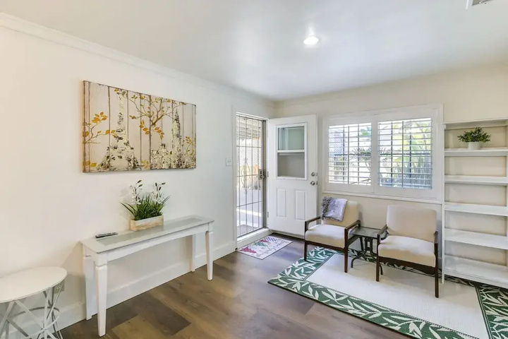 Westminster Escape Near Beaches & Shopping!