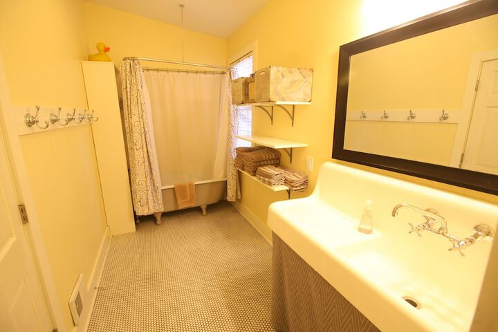 Room 116 of 165
