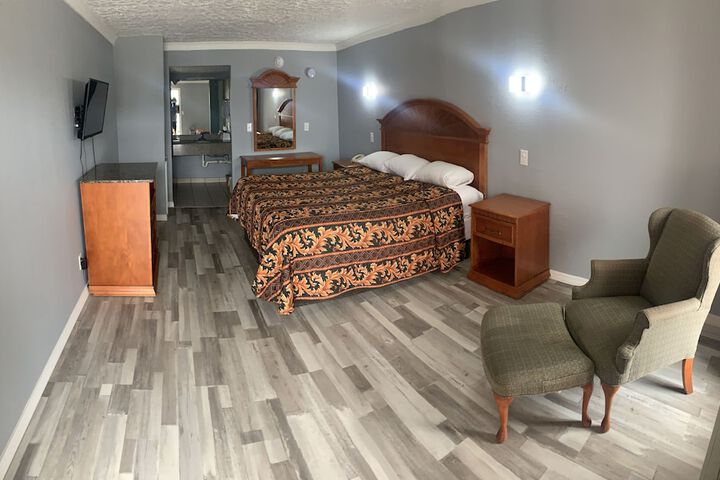 Room 12 of 19