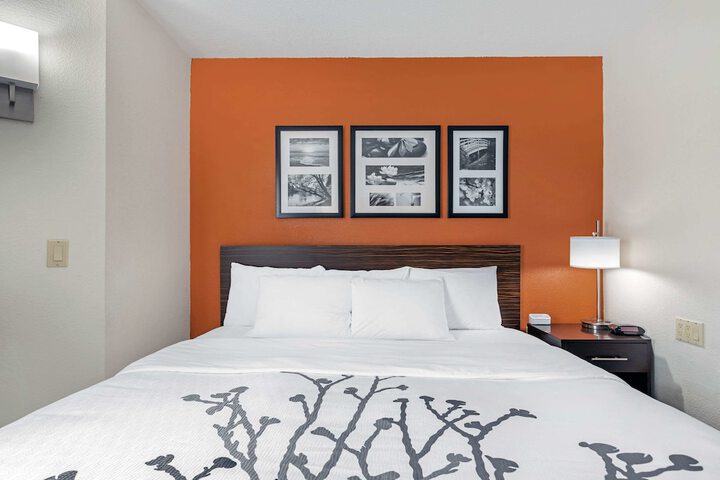 Room 16 of 30