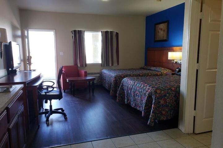 Crossroads Inn & Suites