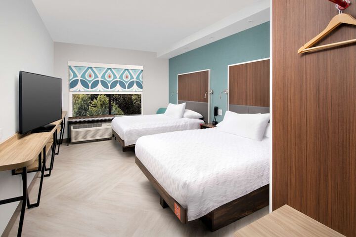 Room 10 of 28