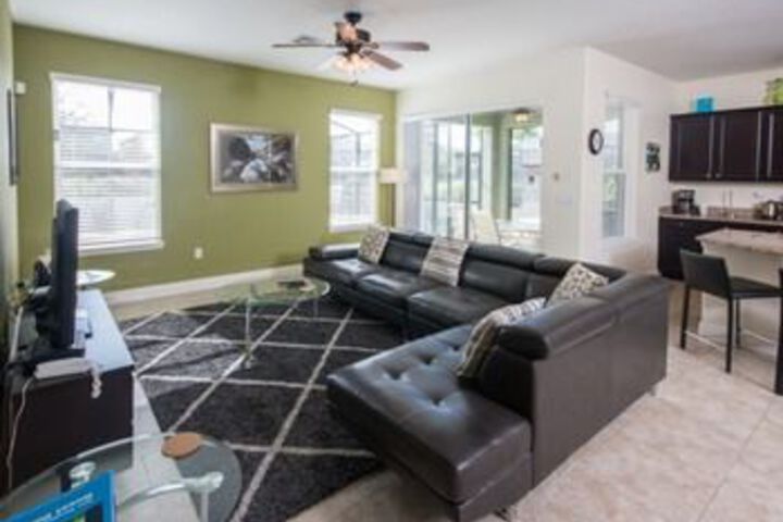 Oakview 4213 6 Br Villa by RedAwning