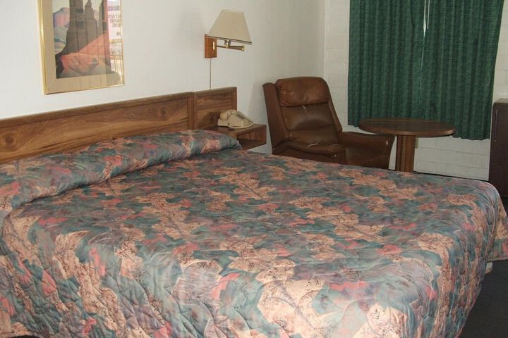 Room 33 of 47