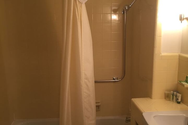 Room 13 of 40