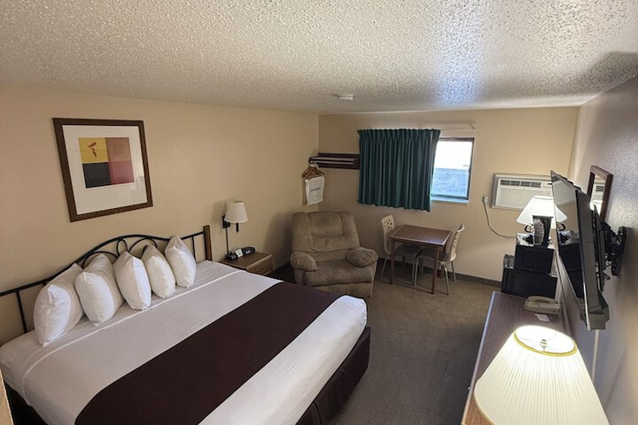Room 10 of 23