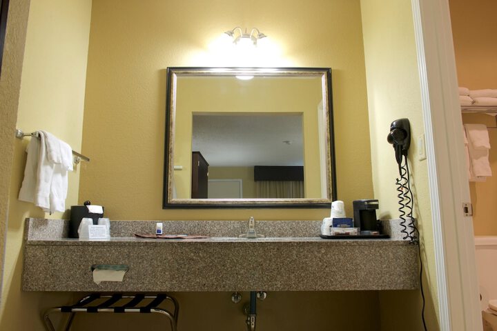 Room 10 of 20