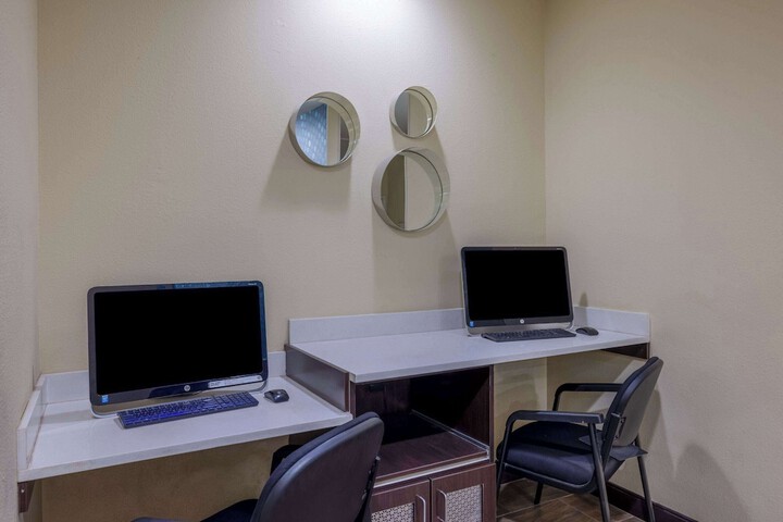 Business Center 47 of 48