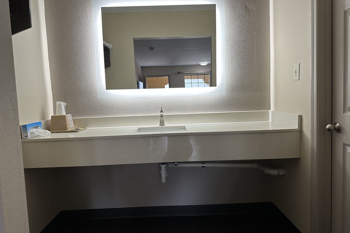 Express Inn & Suites