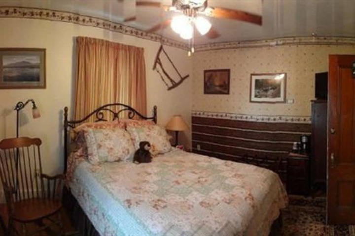 THE YOUNG HOUSE BED AND BREAKFAST