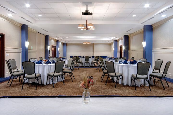 Holiday Inn Detroit Metro Airport by IHG