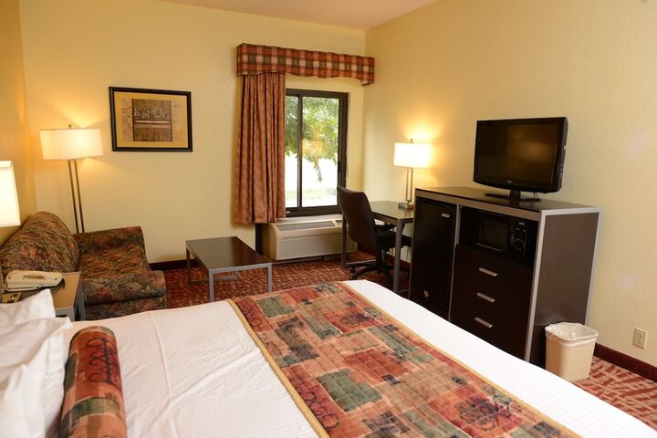Room 9 of 25