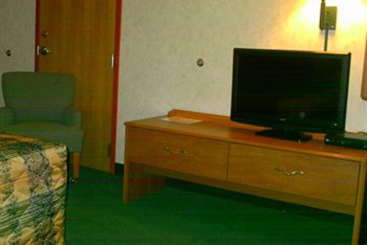 Campton Parkway Inn