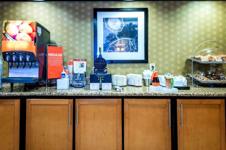 Hampton Inn & Suites Montgomery-Downtown