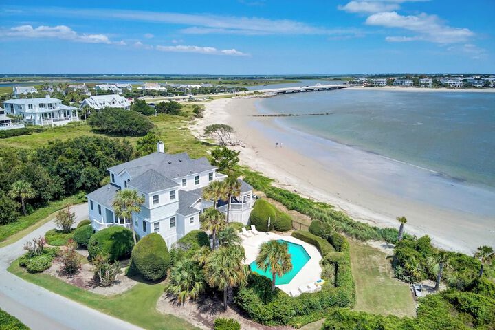 Haven by Avantstay Luxury Beachfront Home w / Pool & Gorgeous Patios