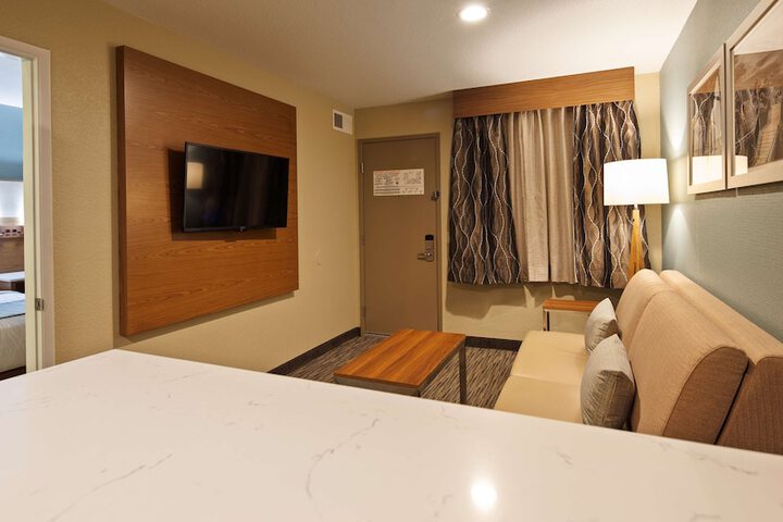 Room 12 of 28
