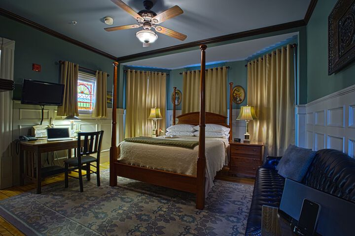 Room 6 of 15