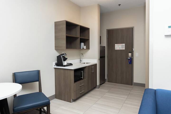 Room 53 of 77