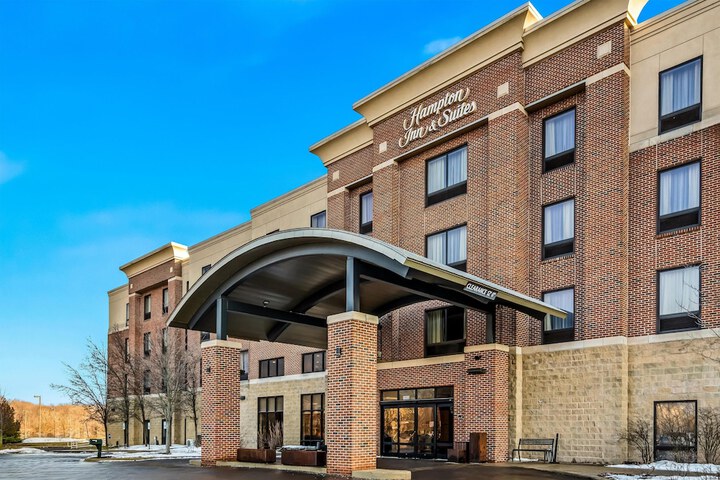 Hampton Inn & Suites Detroit-Canton
