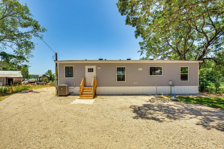 Cedar Creek Reservoir Home w / Private Boat Ramp!