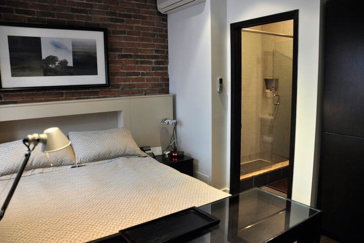 Room 18 of 18