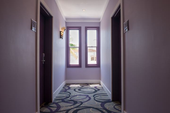 Ballroom/Hall 31 of 33
