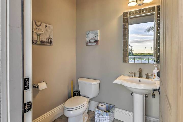 Near Wineries: Elk Grove Getaway w / Saltwater Pool