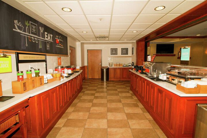 Hampton Inn Commerce Novi