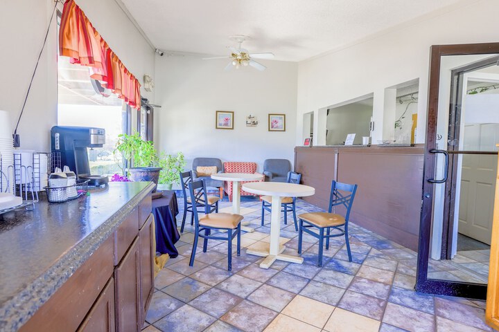 Cozy Garden Inn by OYO Hwy 40 Richmond