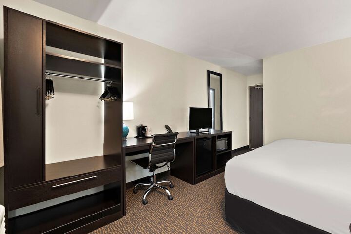 Room 32 of 77