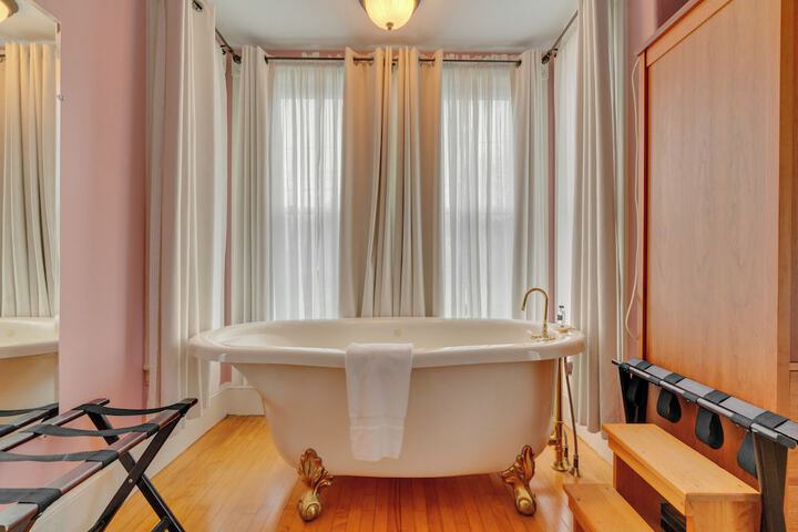 The James Place Inn B & B